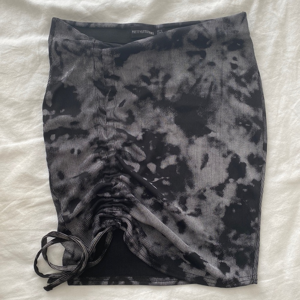 Pretty Little Thing mini skirt